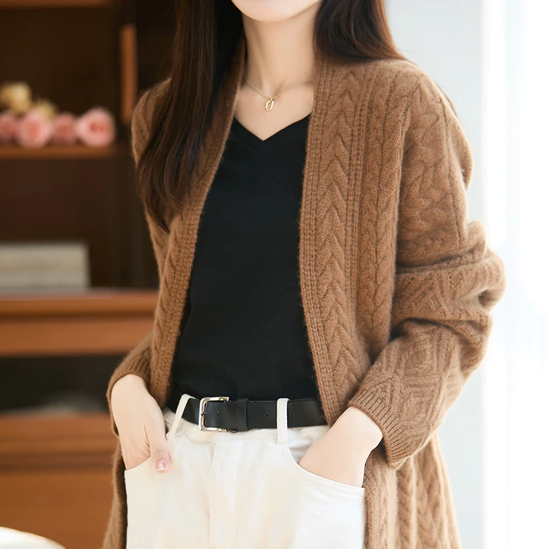 

Spring and Autumn Cashmere Women's cardigan V-neck long sleeved buttonless knit pattern sweater, high-quality loose top