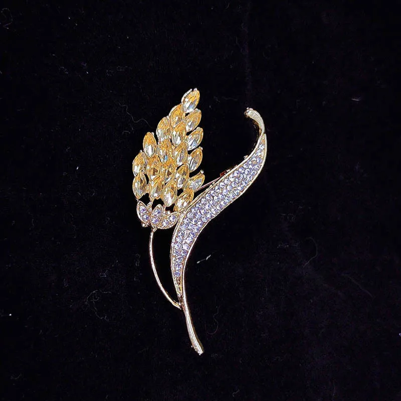 

Новая золотая брошь в виде пшеничных ушей, булавка со стразами и кристаллами, элегантная и элитная женская одежда и аксессуары.