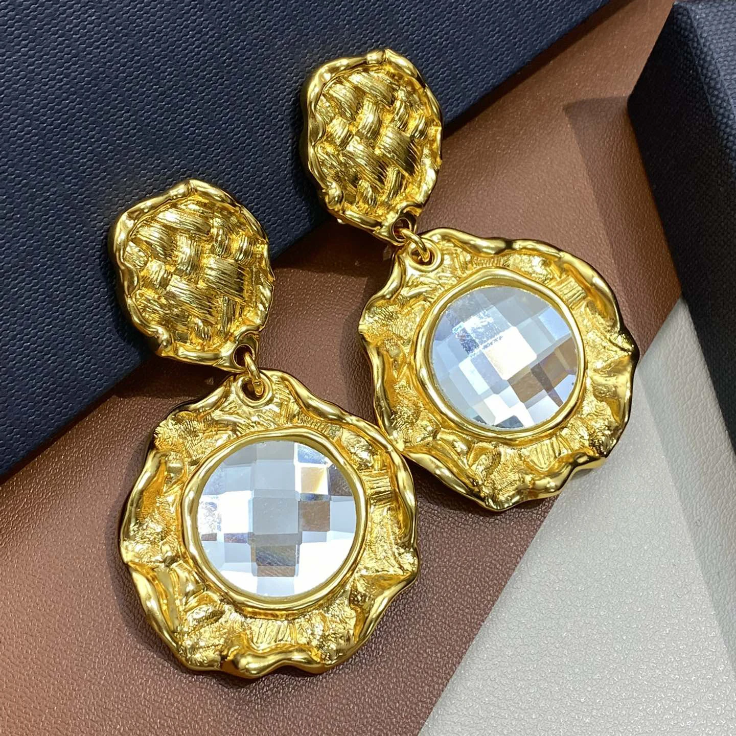 

Vintage Brass Plated Gold Crystal Pendant Top Quality Earrings Ear Clip Women Charm Luxury Jewelry