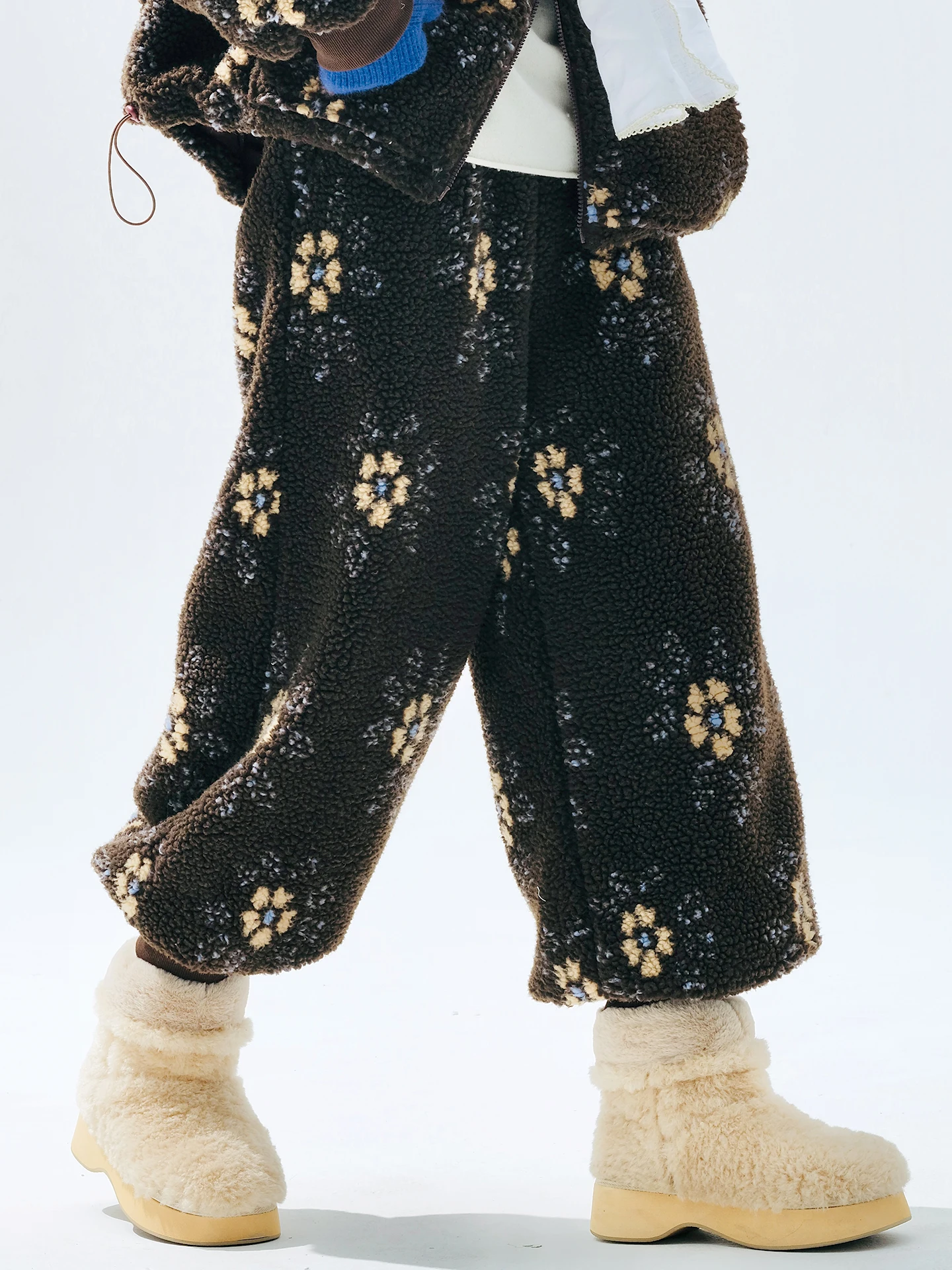 

imakokoni 2025 Original Winter Thickened Lamb Wool Cuffed Trousers, Casual and Artistic Women's Pants 255285