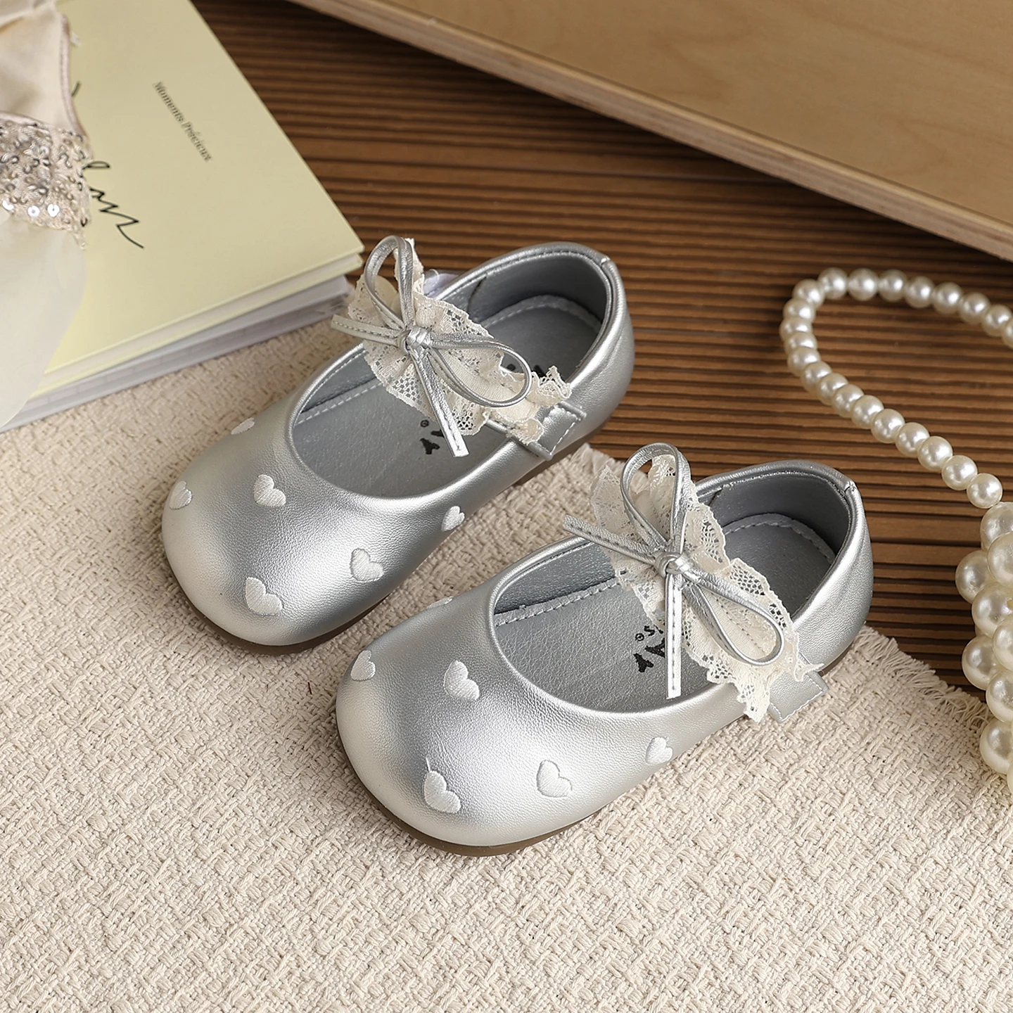 Girls Classic Dress Cute Bow Heart-shaped Design Flat Shoes Spring and Summer Non-slip Soft Sole Comfortable Girls Leather Shoes
