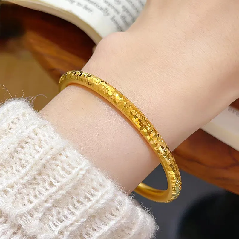 

Women's Shattered Gold Round Bangle, 24K Gold, AU999 | "Tranquility" engraving with ripple motifs, subtle professional elegance.