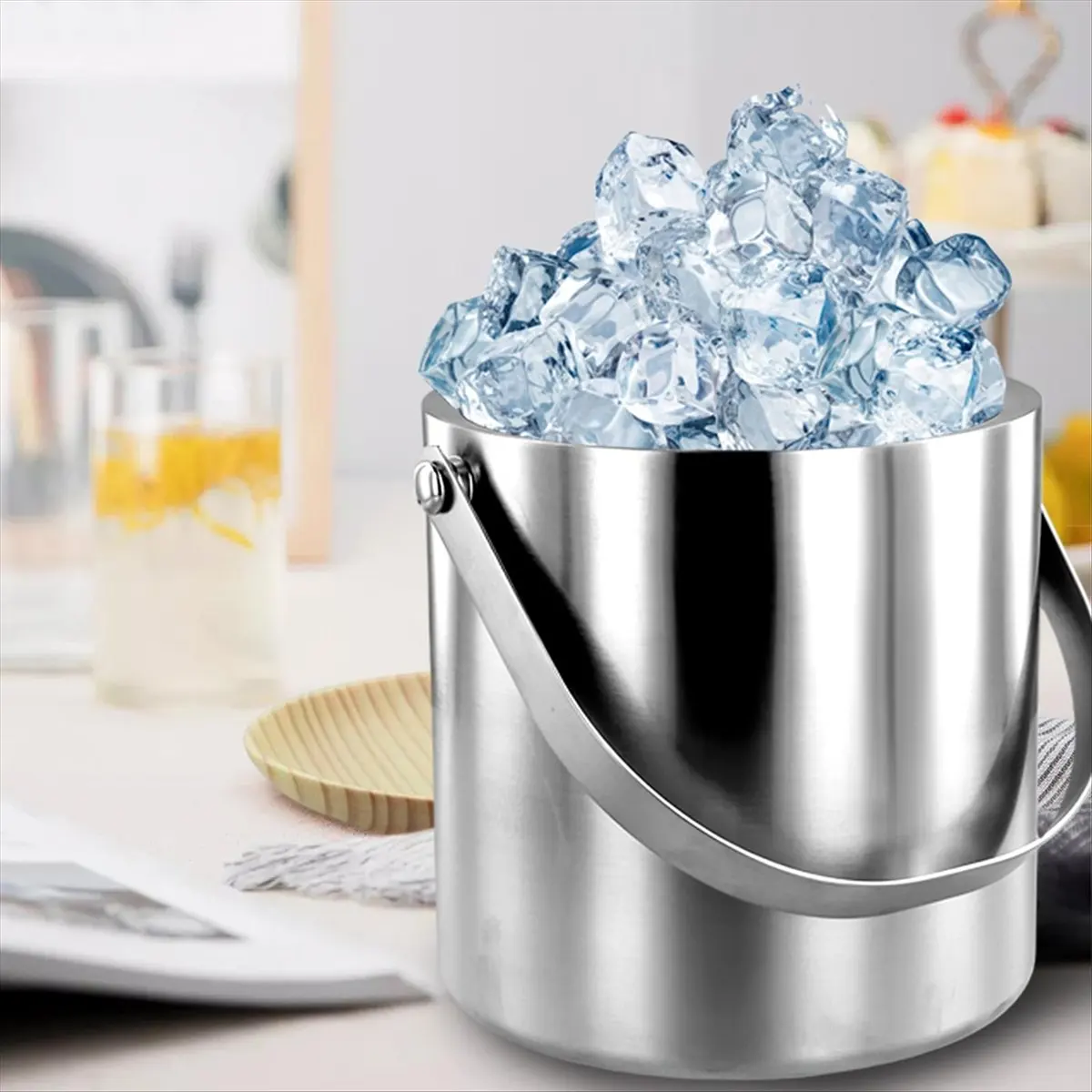 A67T NEW Ice Bucket with Lid Strainer Tong,2QT Double Walled Insulated Ice Bucket Container, for Chilling Beer Cocktail Parties