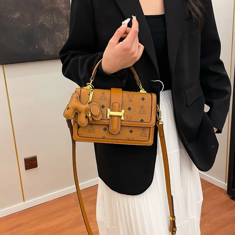 

High-End Luxury Leather Shopper Bag For Women Daily Use With Vintage Inspired Design And Solid Color Tote