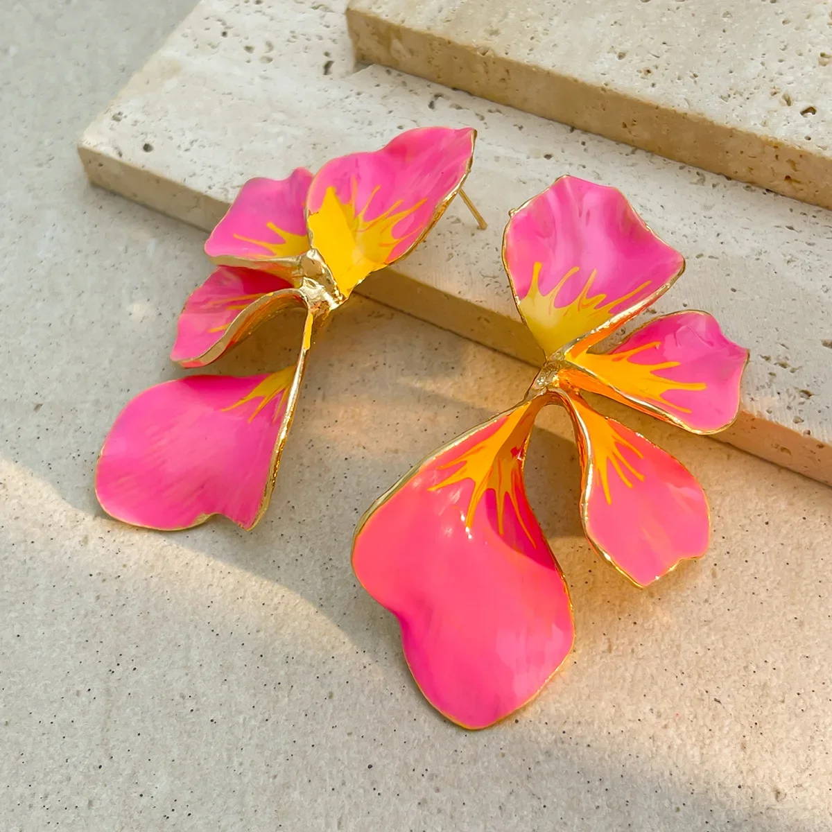 

Romantic Boho Petal Flower Stud Earrings for Women Y2K Jewelry Luxury Oil Drip Piercing Earrings Wedding Party Gift Accessory