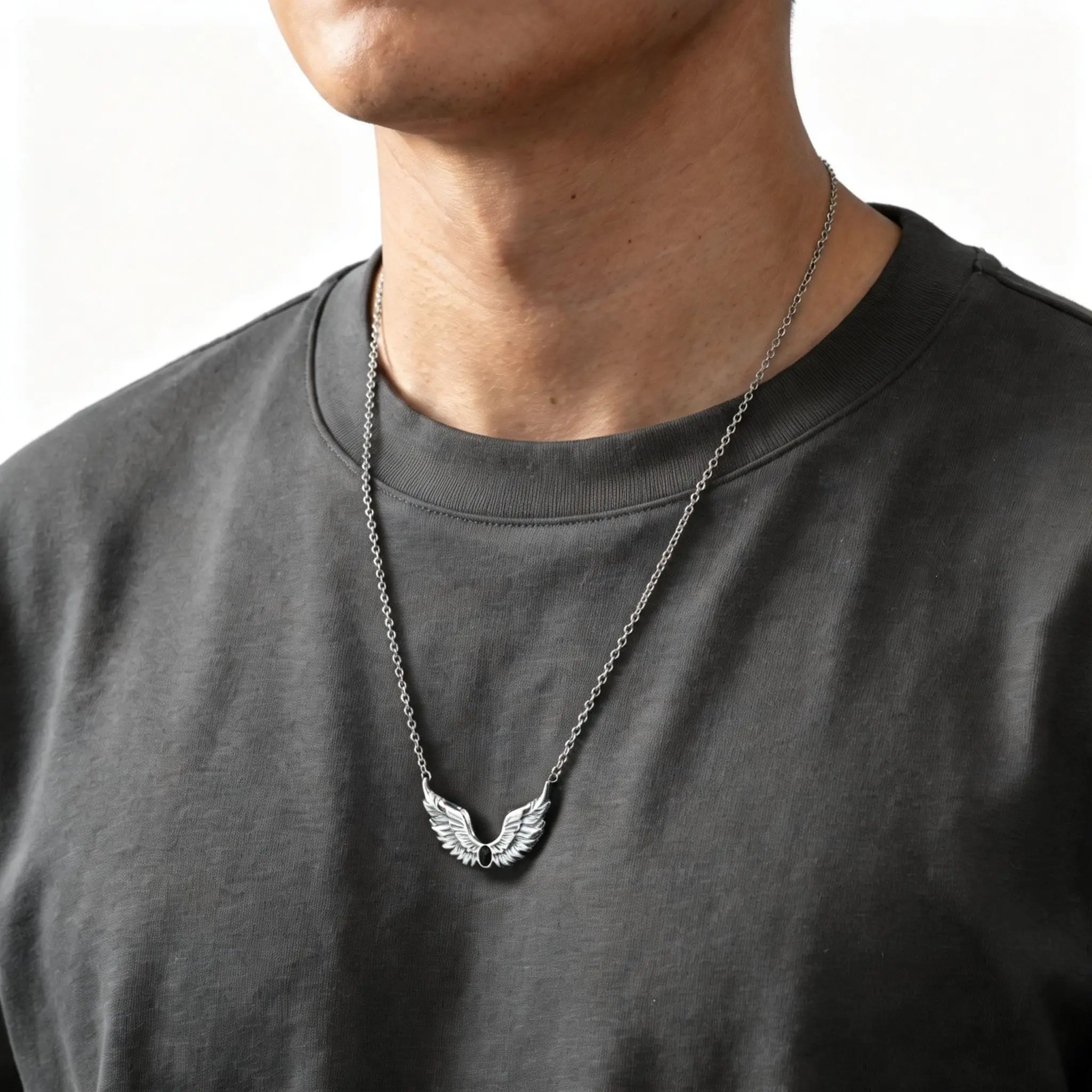 Punk-Engelsflügel-Feder-Halskette für Männer, Edelstahl-Choker mit blauen und schwarzen Zirkonflügeln, neues Schmuckgeschenk für Männer – Detail 6