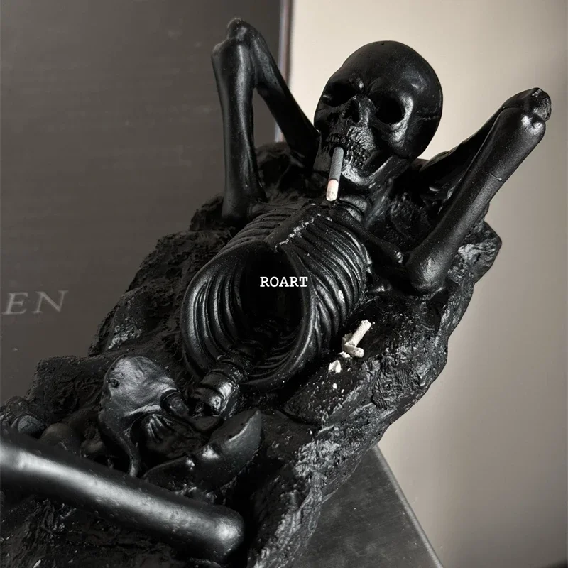 Lying Skull Incense Holder Resin Gothic Skeleton Ash Catcher Table Home Decor Halloween Centerpiece for Teens and Adults