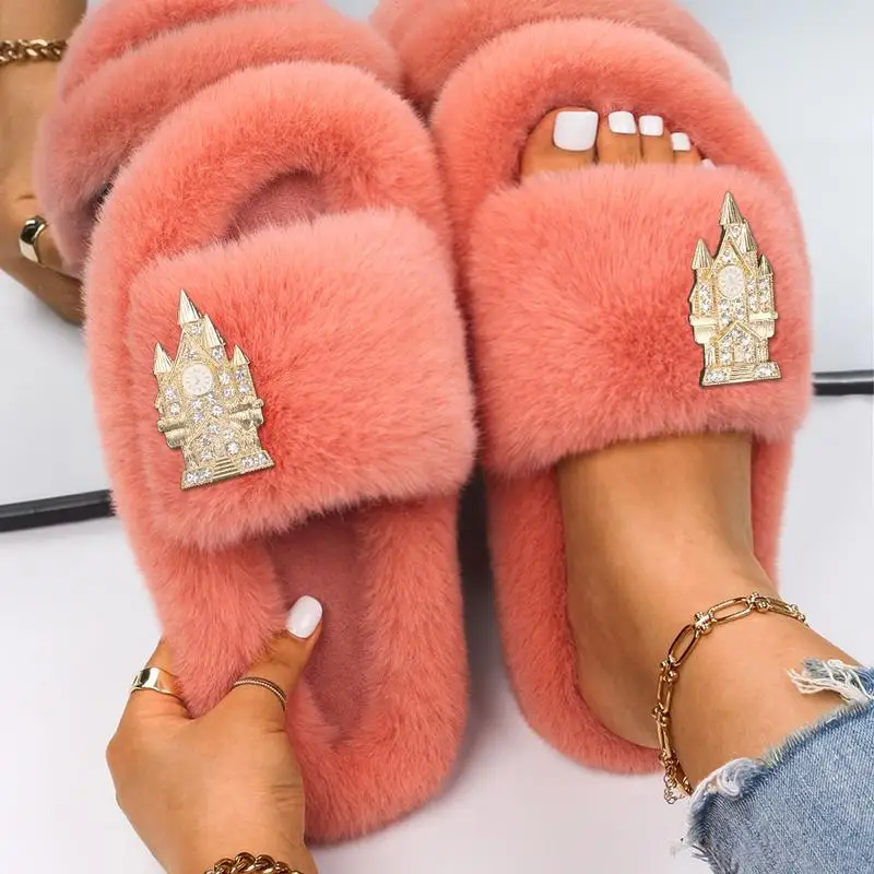 Home Luxury Soft Flip Flops Plush Indoor Women Crystal Castle Fur Slippers Casual Cotton Shoes Soft Warm Platform Fur Sandals