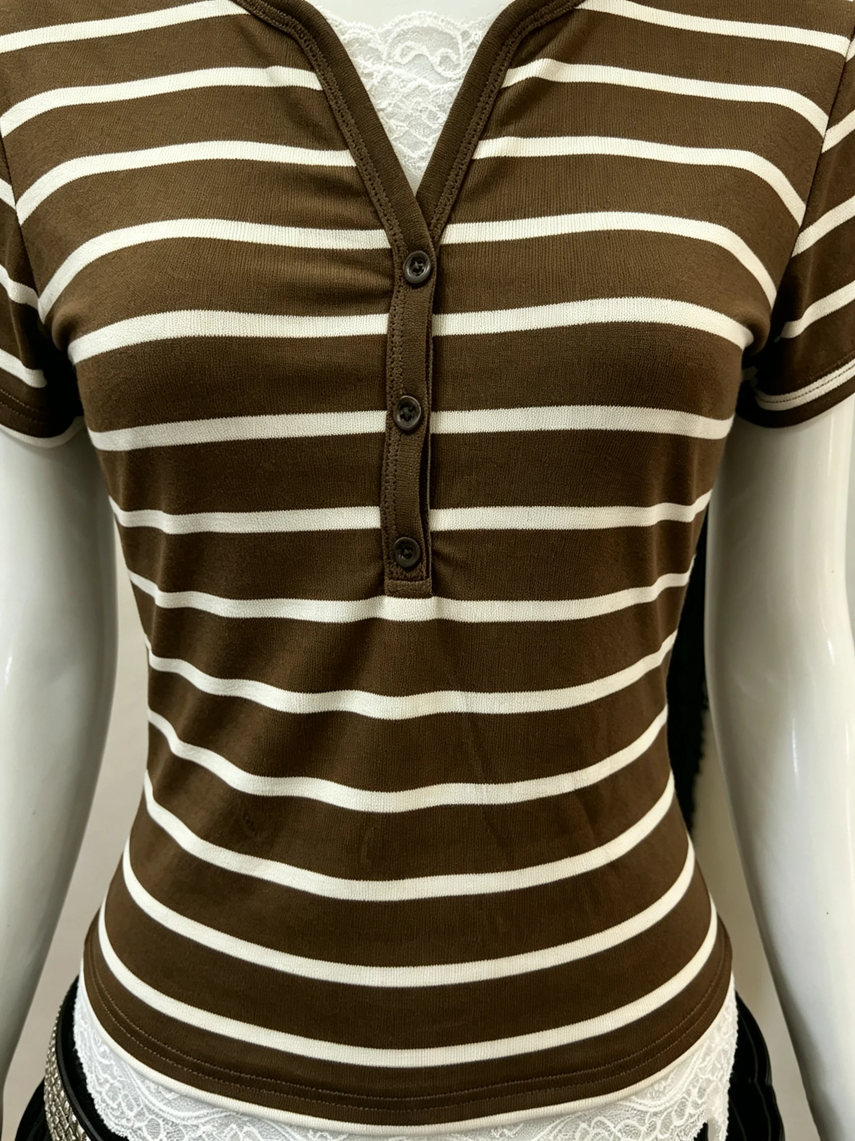 Y2K Damen T-Shirt mit Streifenmuster, kurzen Ärmeln, braun-weiß, Henley-Ausschnitt, schmal geschnitten, Retro, lässig, Oberteil – Detail 2