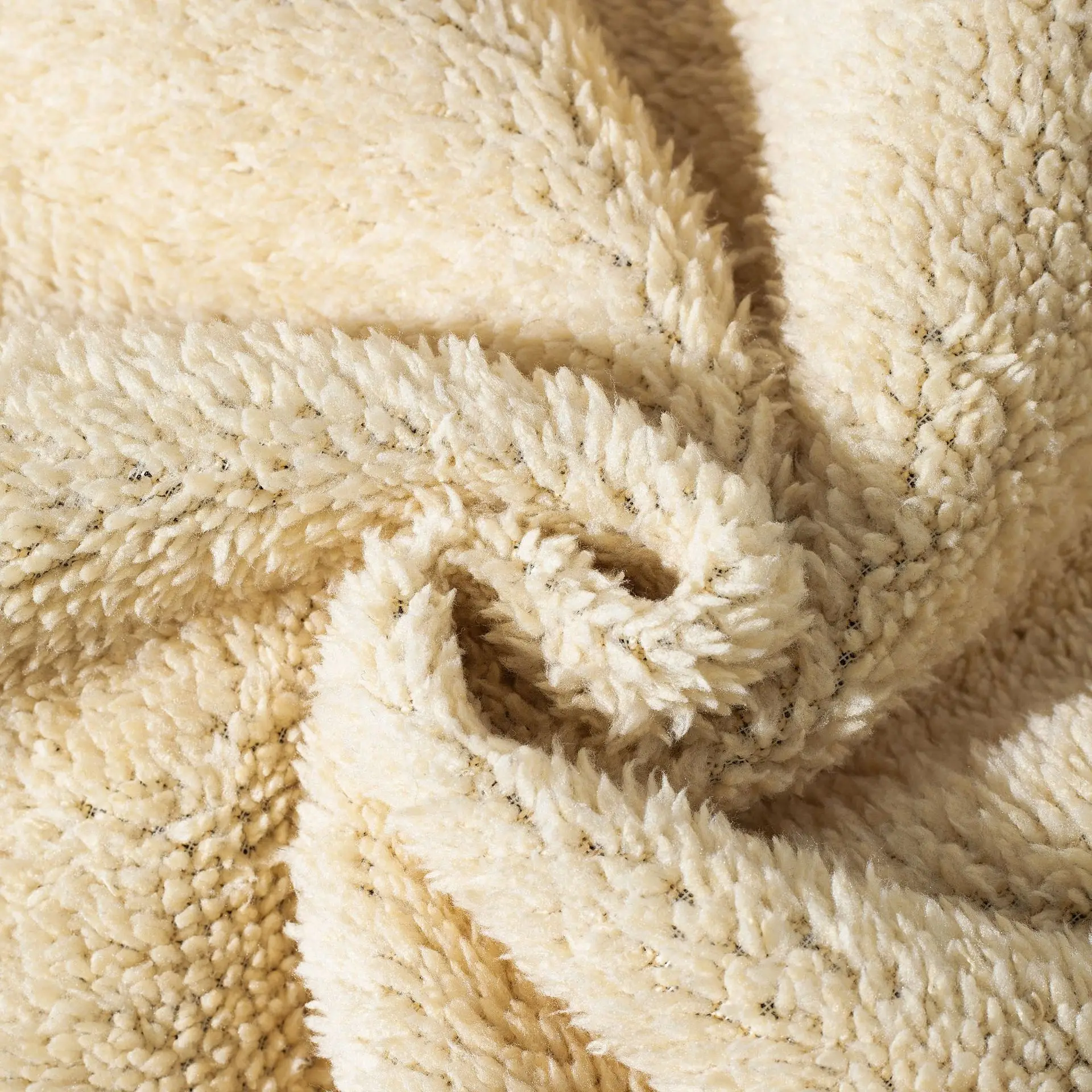 Рисунок 6 - Мужская бархатная куртка с капюшоном из ягненка