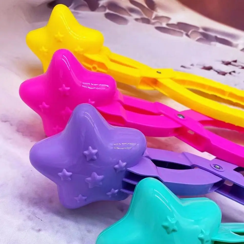 Leuke Plastic Winter Sneeuw Speelgoed Willekeurige Kleur Voetbal Vormige Sneeuwbal Clip Sneeuwbal Maker Tool Kids Gift