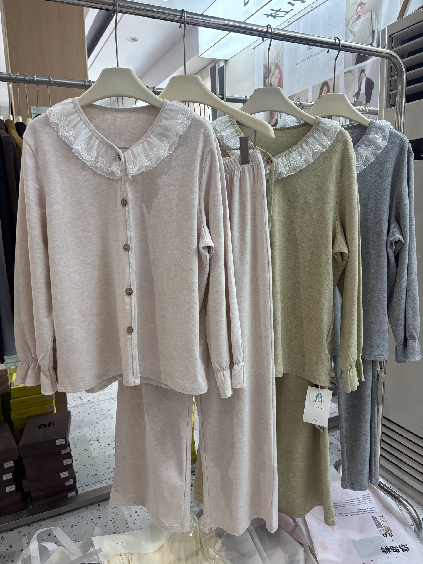 ensemble-de-vetements-d'interieur-pour-femmes-automne-hiver-en-fibres-melangees-avec-dentelle-douce-manches-longues-col-a-volants-chaud-et-confortable-peut-etre-porte-a-l'exterieur