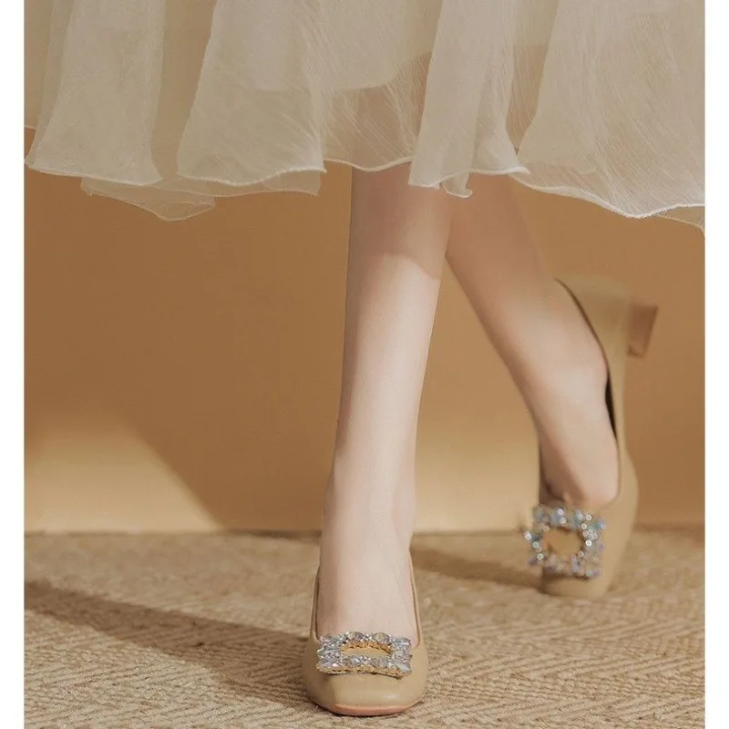 フランスのソフトレザー春夏イブニングスタイルハイヒール、女性の太いヒール、プロのシングルシューズ、ブライドメイドシューズ