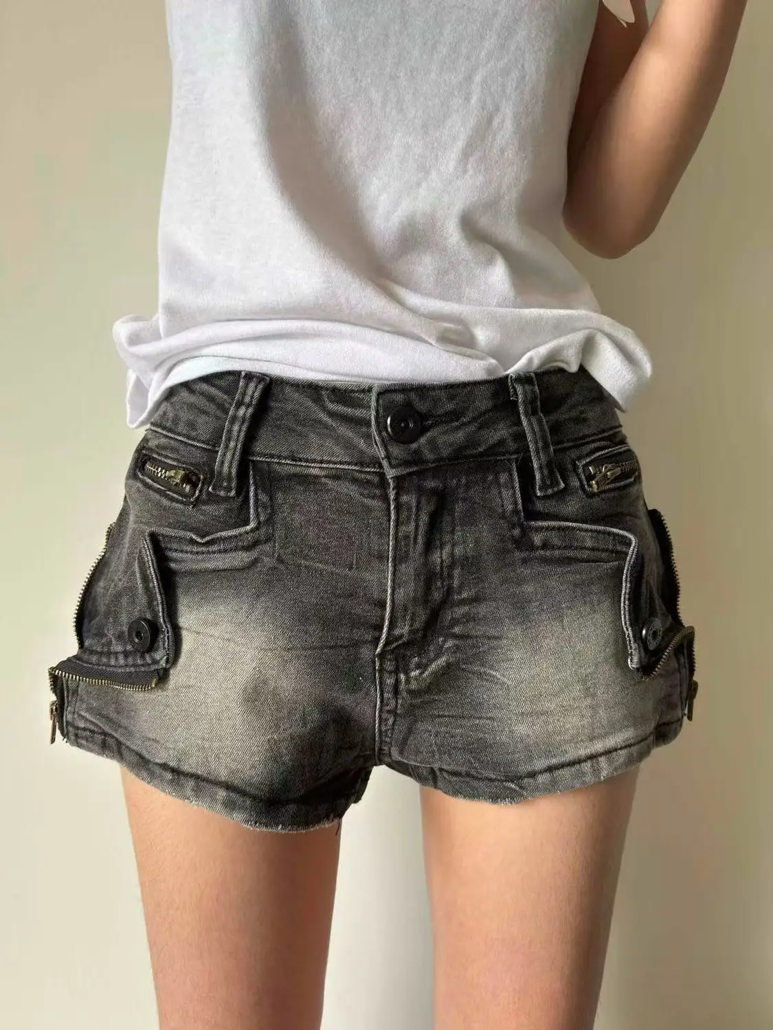 Summer Women's American Retro Workwear Denim Shorts Y2K Harajuku 2000s Fashion Denim Punk High Street Slim Casual Hot Pants view 3