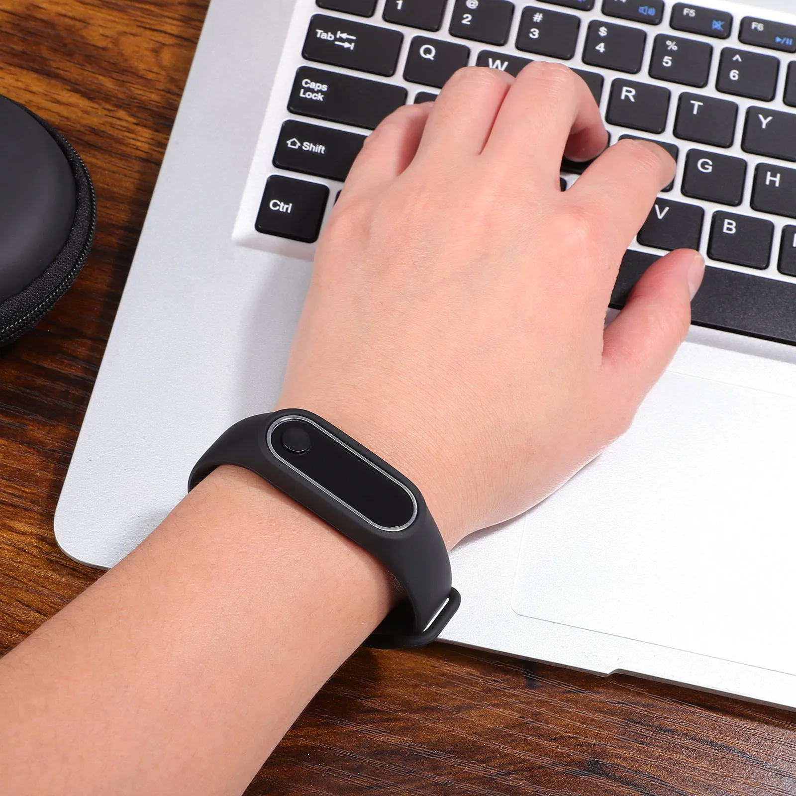 

1 pc Static Wrist Strap Automatic Sports Bracelet for Women Black Remove Body Electricity ABS
