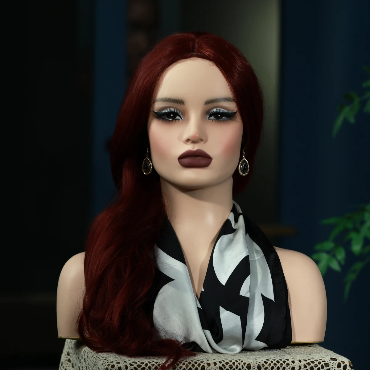 スクエアフェイスマネキンヘッド1個 ウィッグヘッド シルバーアイシャドウ グリーンアイ リアルウィッグディスプレイマネキン ウィッグ ジュエリー 衣類用