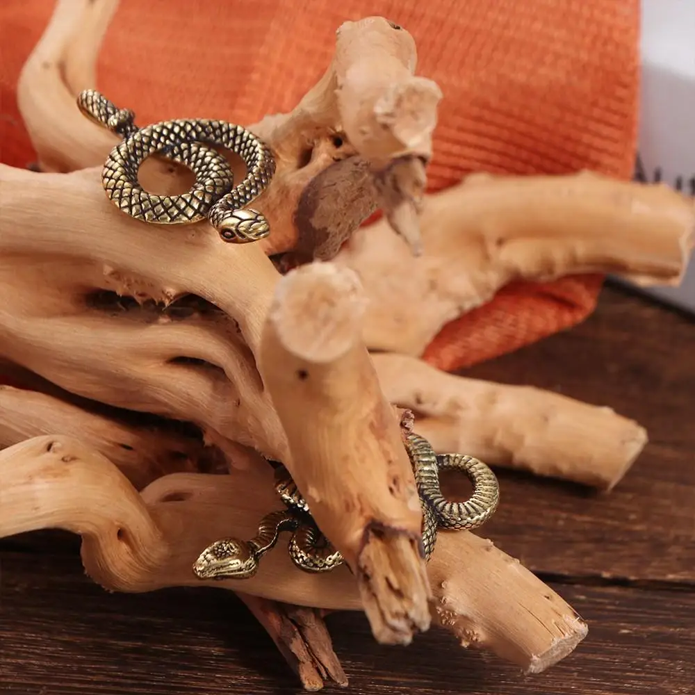 

Twelve Zodiac Snake Vintage Brass Snake Statue Elegant Ancient Snake Figurines Lifelike Exquisite Lucky Charm Animal Sculpture