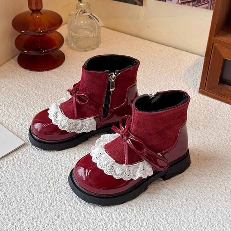2025 موضة بنات جديد حذاء من الجلد الخريف الاطفال السببية أحذية بوت قصيرة ريترو ستايل الدانتيل تقليم الطفل الأحذية الجلدية Zapatos De Mujer