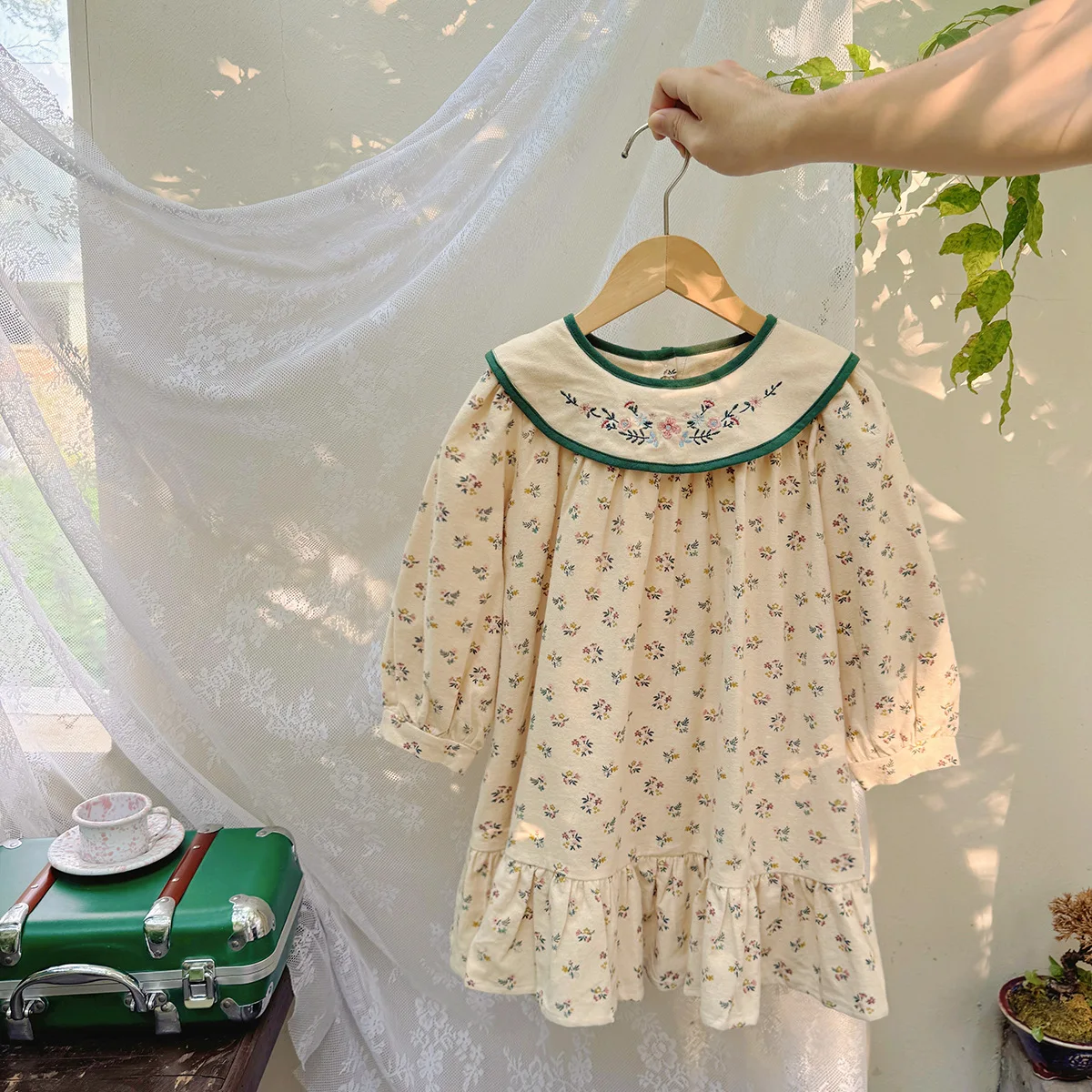 

Осеннее платье для маленьких девочек с круглым вырезом и длинными рукавами с цветочным принтом, платье принцессы из чистого хлопка для маленьких девочек