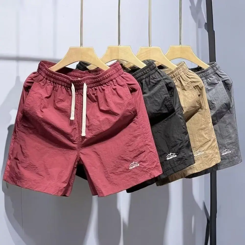 Shorts de cordão monocromático masculino, perna larga carga shorts, ajuste solto, carta impressão, roupa de verão, esportes ao ar livre, streetwear