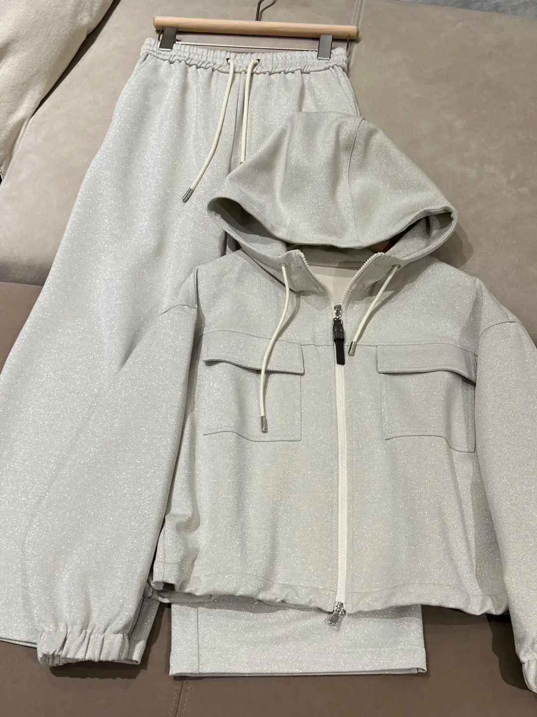 

Sports slimming casual two-piece women's high-end silver apricot sparkling silk versatile hooded jacket