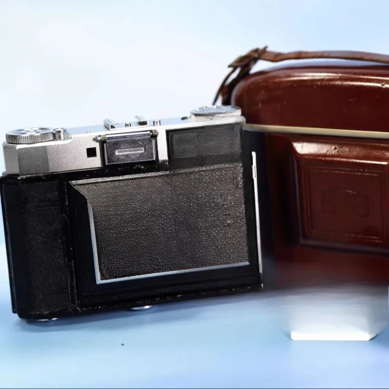 

Folding cavity 120 film film camera