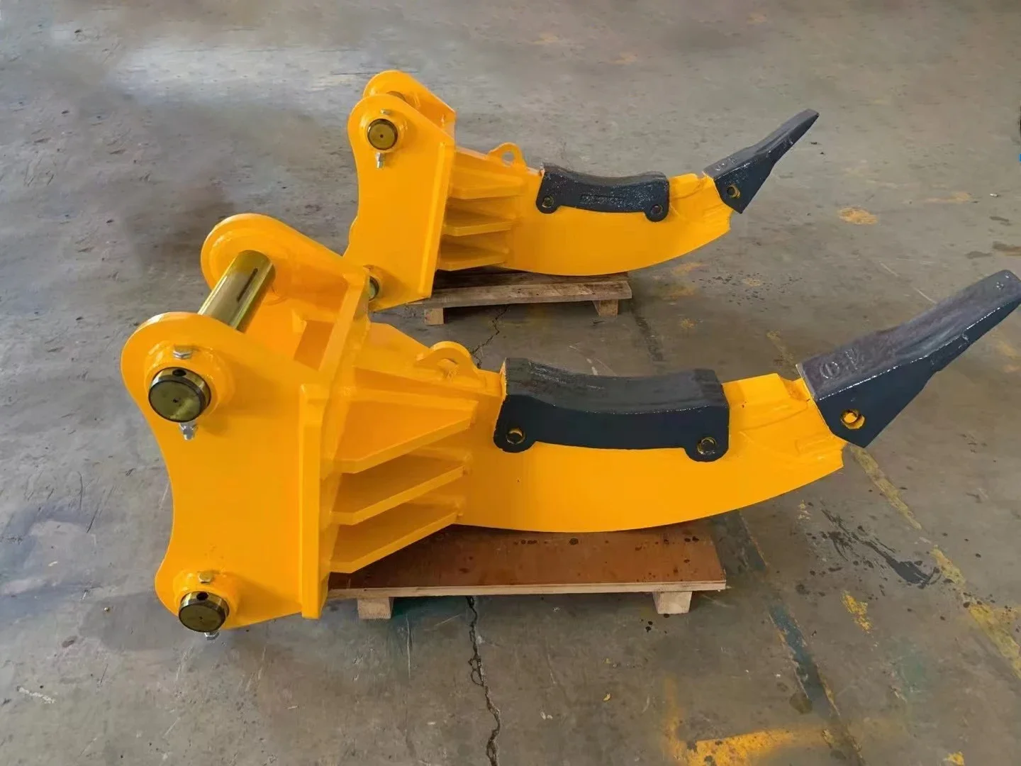 المصنع الصيني حفارة ثقيلة جذر الأرض إزالة آلات الغابات الممزق تخصيص الكسارات الممزق