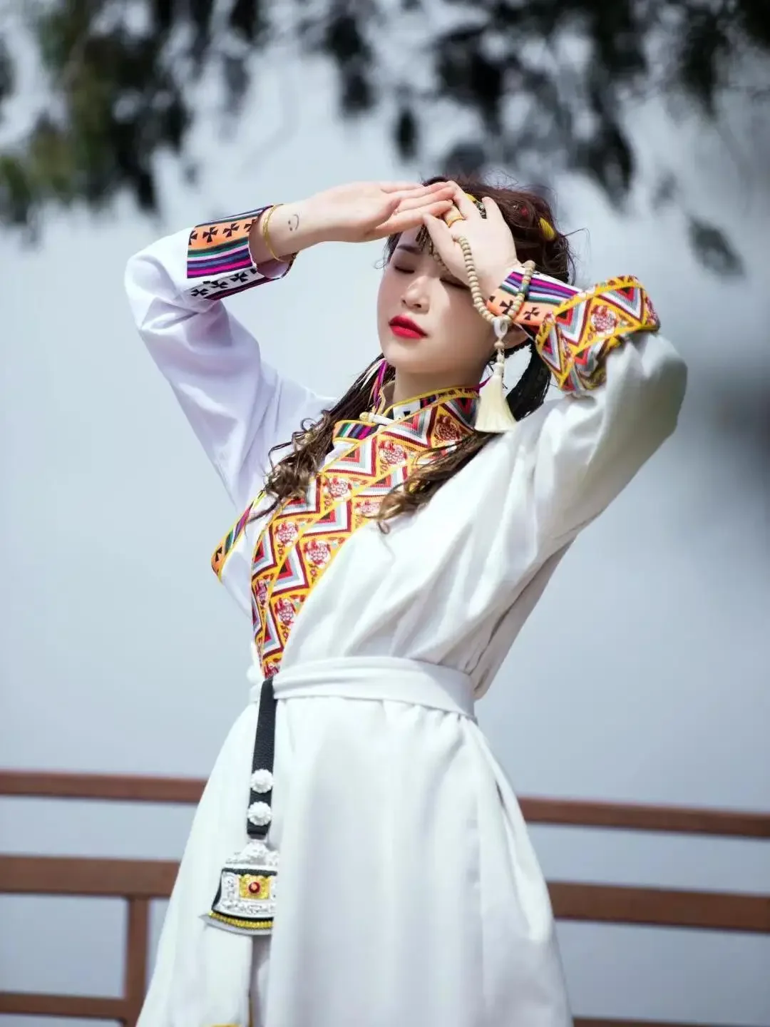 New Tibetan clothing female girlfriends travel photo Tibetan clothing a complete set