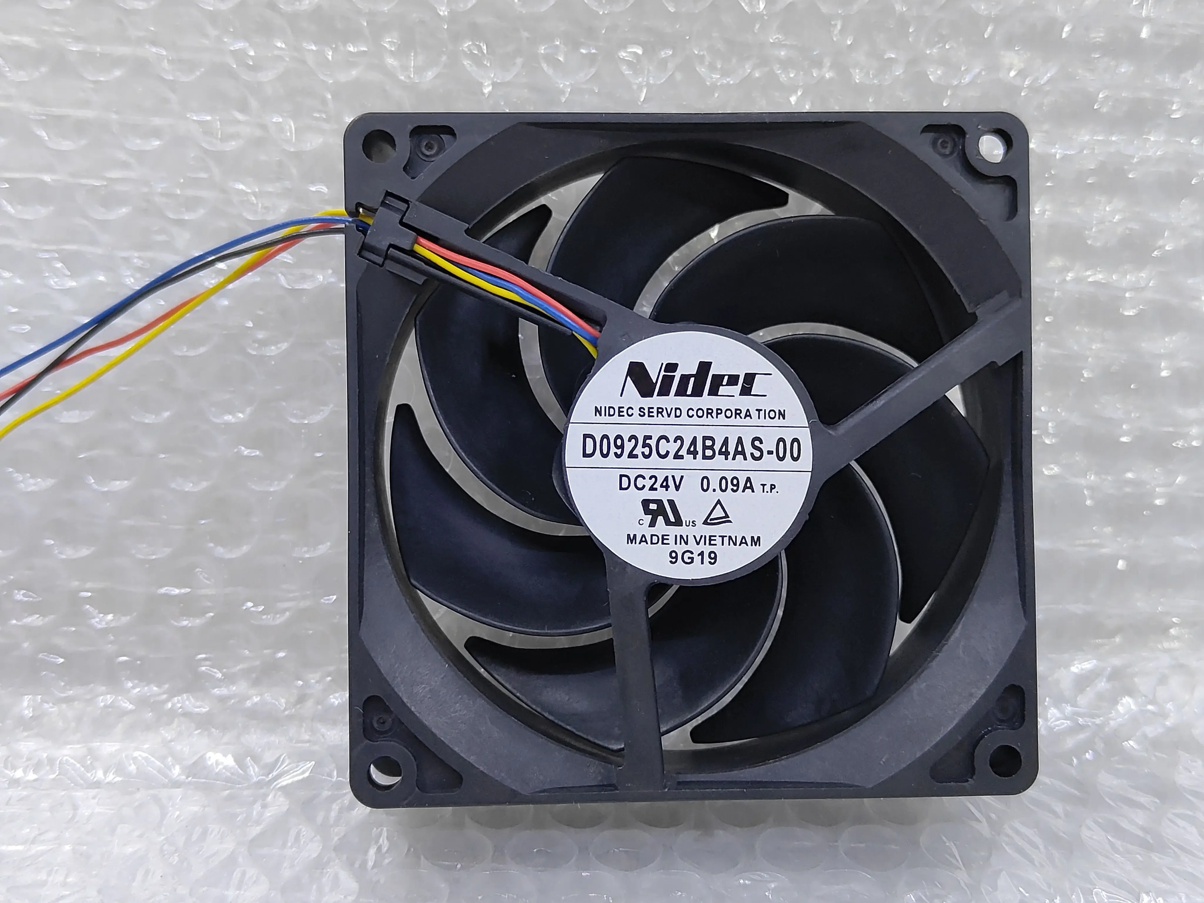 

Nidec D0925C24B4AS-00 DC 24V 0.09A 90x90x25mm 4-Wire Server Cooling Fan