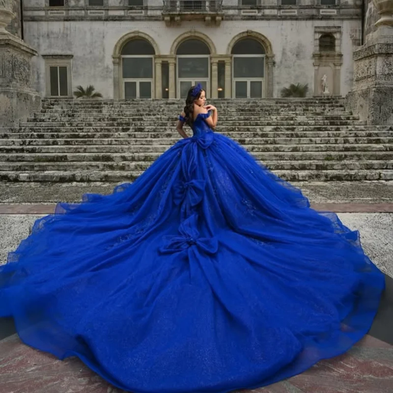 ชุดเดรสงาน Quinceanera สีน้ำเงินรอยัลเงางาม ประดับคริสตัลวิบวับ ลายดอกไม้ 3 มิติ พร้อมหางยาวและโบว์หลายชั้น ชุดเดรสสำหรับงาน Quinceanera อายุ 15 ปี ﻿ ปรับแต่ง