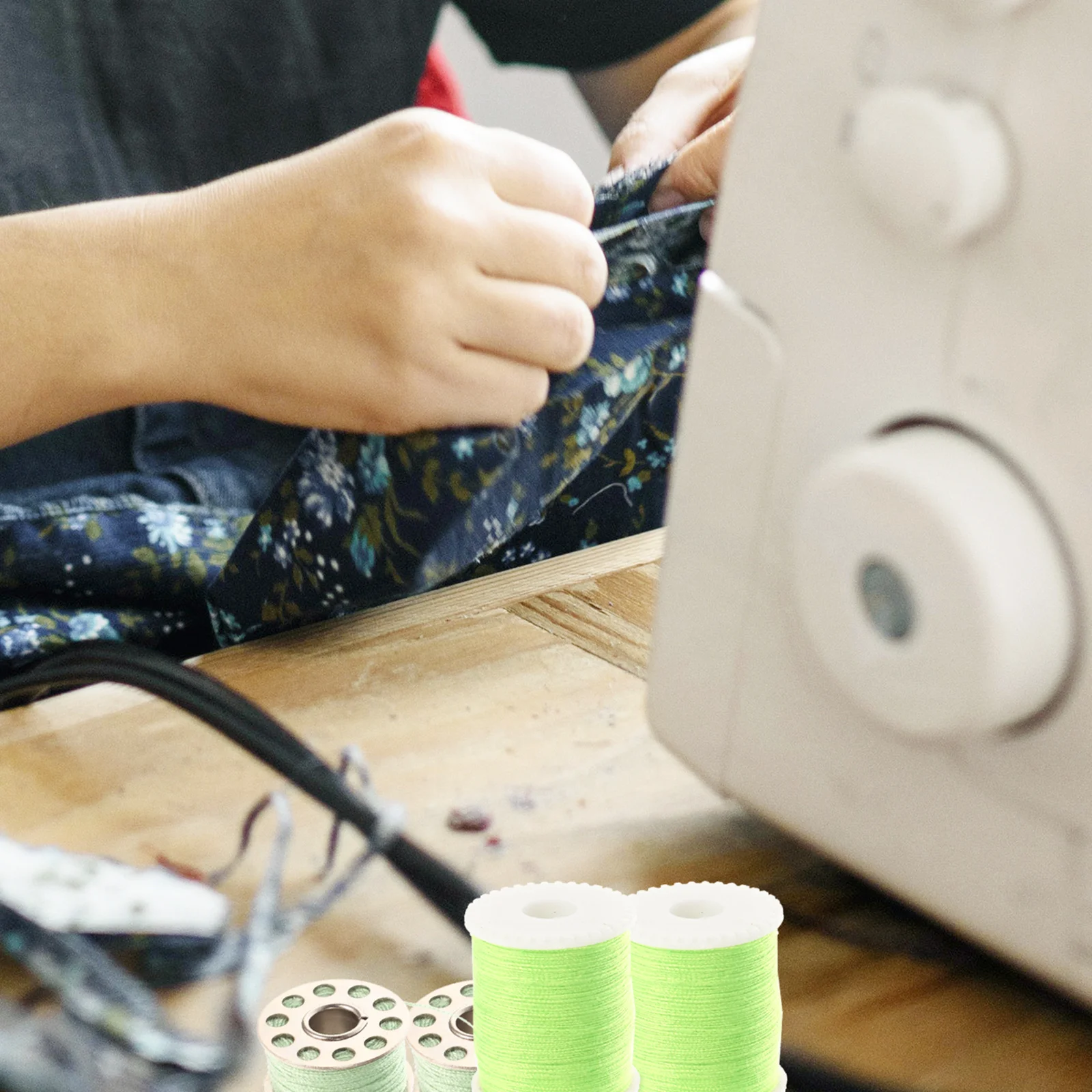 

60Pcs Sewing Threads Lightweight Thread Set Household Hand Sewing Kit Portable Basic Repairs Stitching Supplies for Home Use