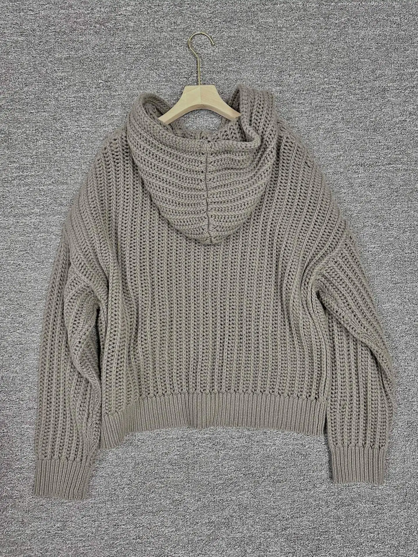 2025 Cardigan con zip lavorato a maglia in lana sciolta con cappuccio scavato da donna autunno e inverno B * C