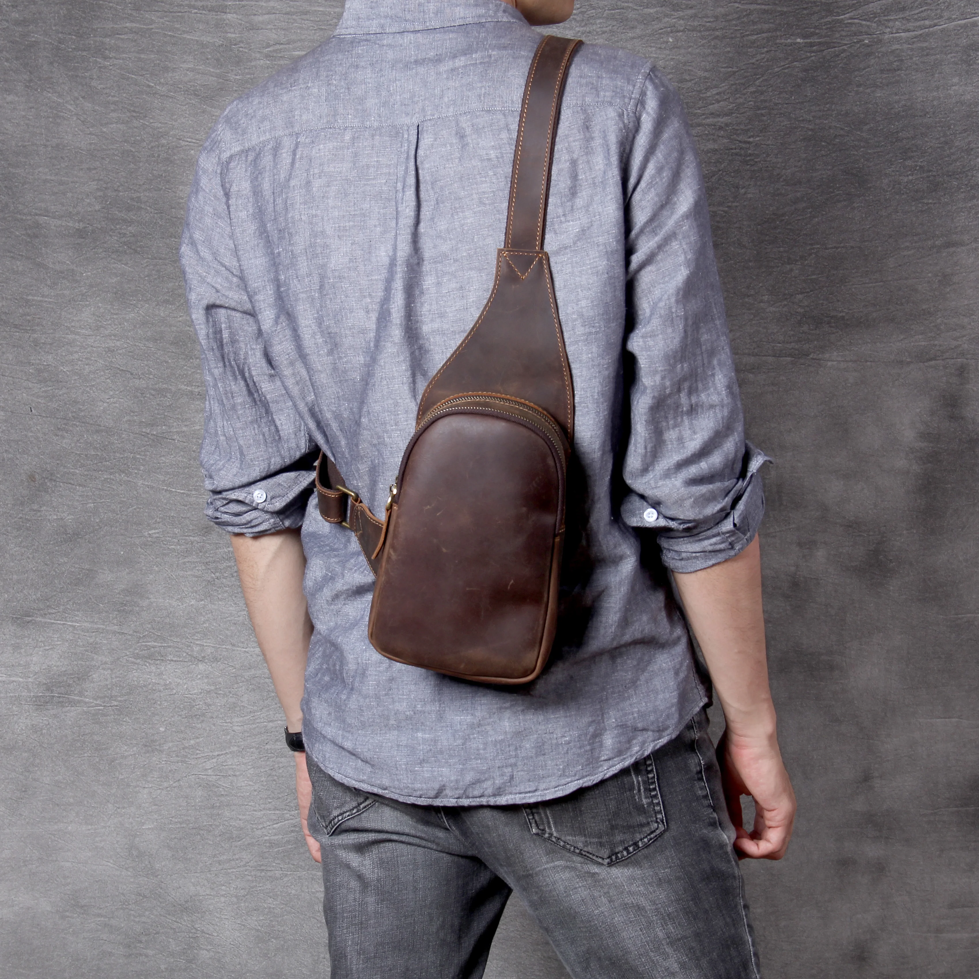 S.WORKER Brusttasche aus Vollnarbenleder für Herren, Umhängetasche aus echtem Leder für Herren, Vintage Retro Freizeittasche – Detail 4
