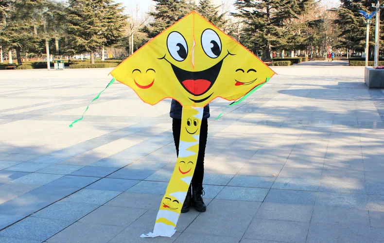 Cometas sonrientes para niños y adultos, deportes divertidos al aire libre, grandes con cuerda y ASA, fáciles de volar, nuevo