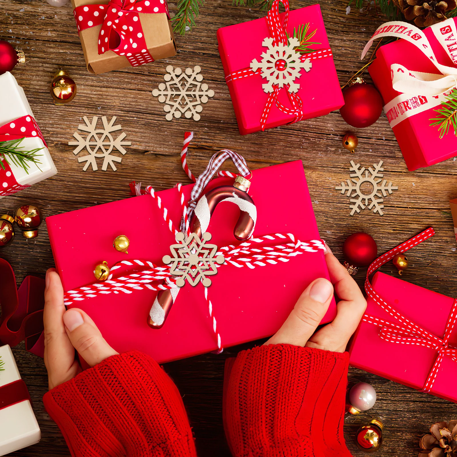 

60 pcs Wooden Snowflake Hanging Pendant Hollow Out Christmas Decoration Xmas Tree Ornament Festival Party Diy Decor Accessories