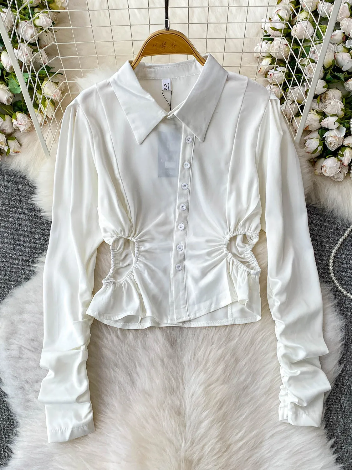 

Slim Fit Long Sve White irt, женские летние тонкие полые модели, чувственный сложенный подол, корейский Sle Commute Faion