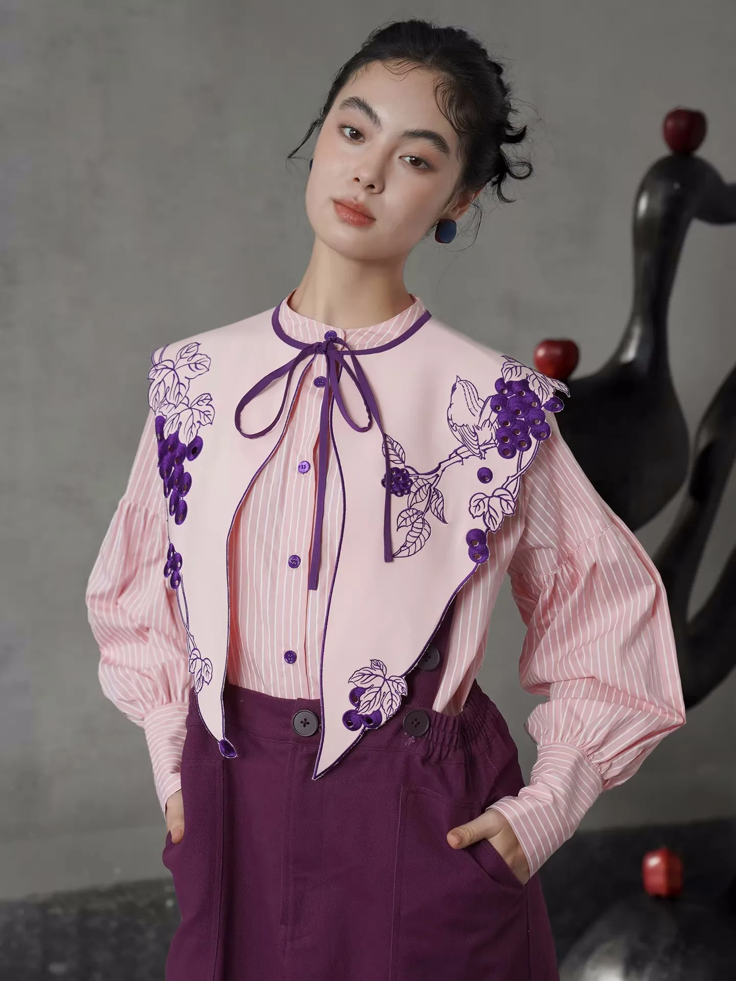 Ladies' embroidered fake collar, flexible to match with decorations, suitable for all seasons