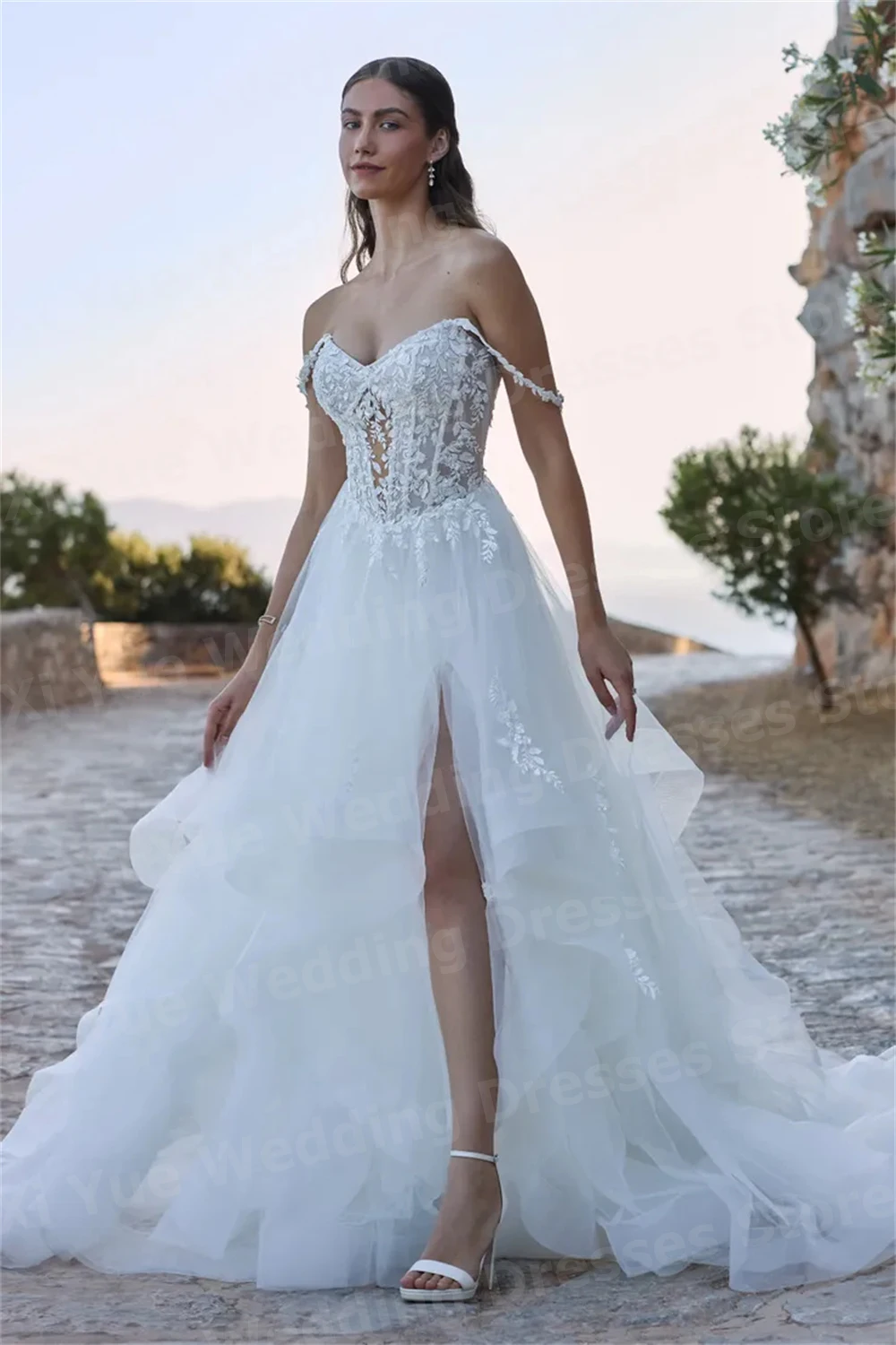 Luxuoso uma linha vestidos de casamento feminino apliques rendas vestidos de noiva fora do ombro personalizado sem costas dividir vestidos de novia