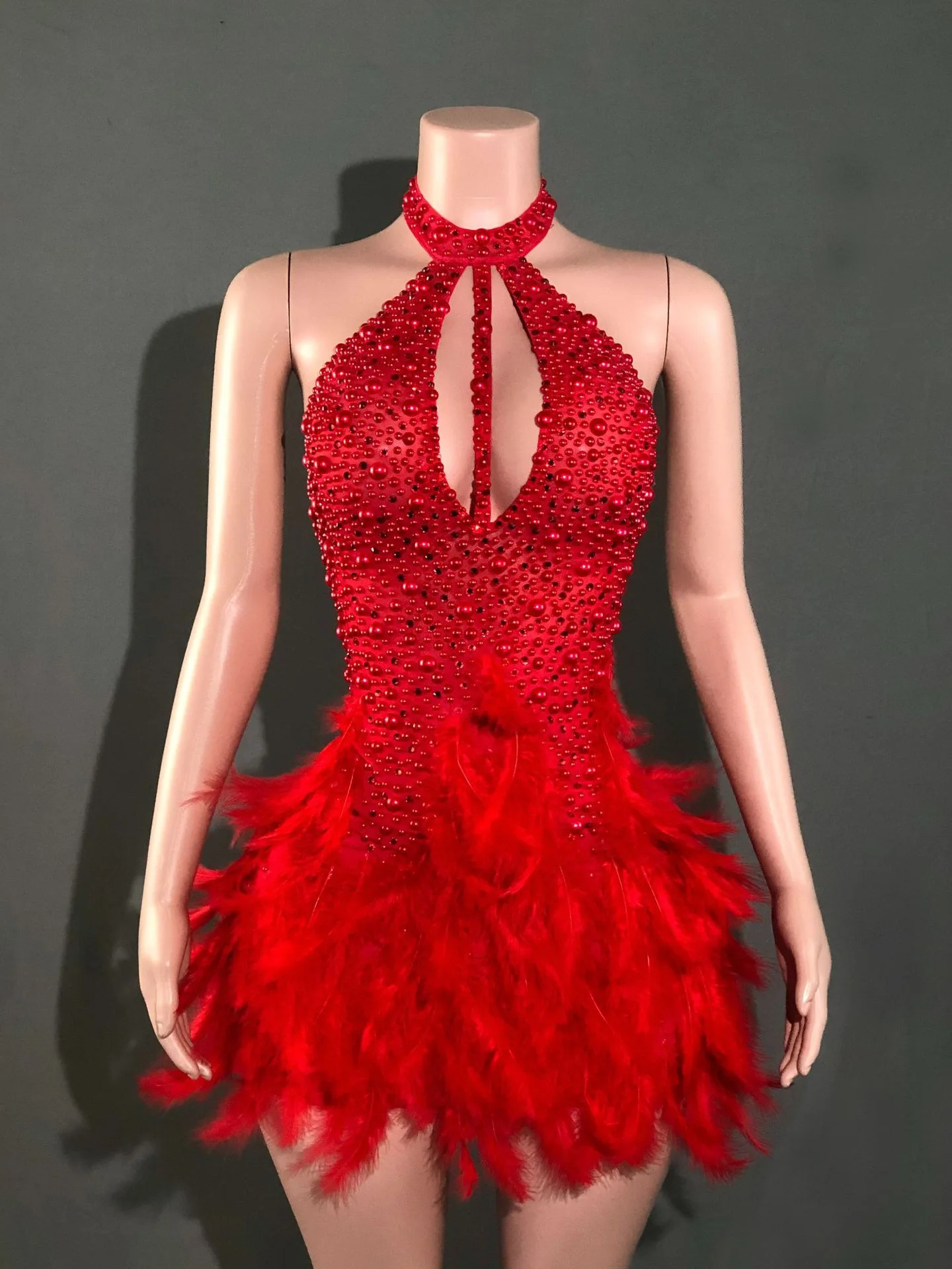 

Women Sexy Red Evening Club Party Dress Halter Key Hole Backless Pearls Feathers Bodycon Mini Nightwears Showgirl Stage Costumes