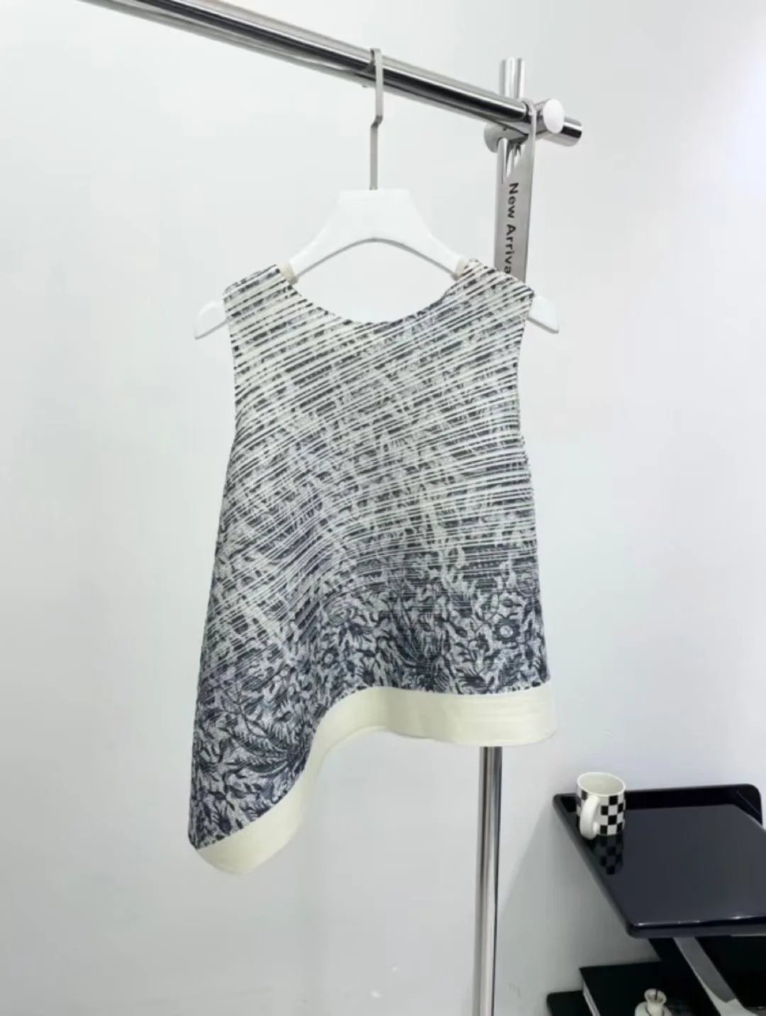 Gonna set moda a pieghe Miyake 2025 Estate nuova canottiera con stampa + mezza gonna snellente sottile 2 set