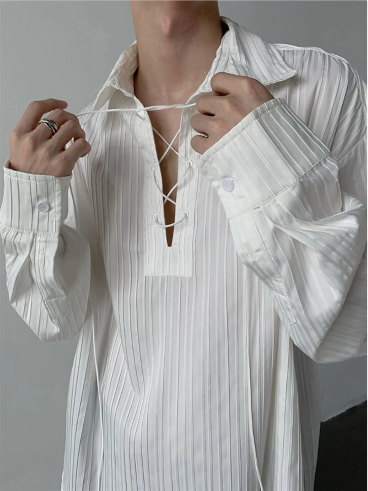 

Белая длинная футболка-сетка для мужчин и женщин, свободного кроя, с особым фактурным дизайном, защита от солнца, модная повседневная футболка, дизайн-сенсация