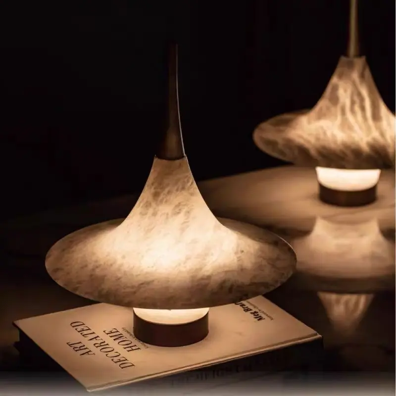 

Дизайнерская настольная лампа из натурального мрамора для спальни, ретро, современная модель, комната, стойка регистрации отеля, гостиная, учебная настольная лампа