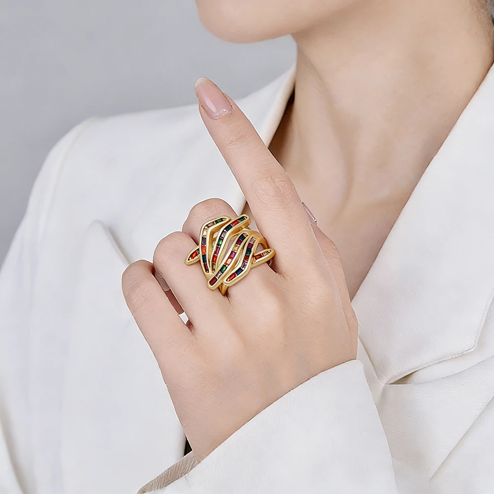 New European and American Fashion Classic Hip Hop Style Copper Colored Zircon Embrace Ring Women\'s Gift Jewelry 2024