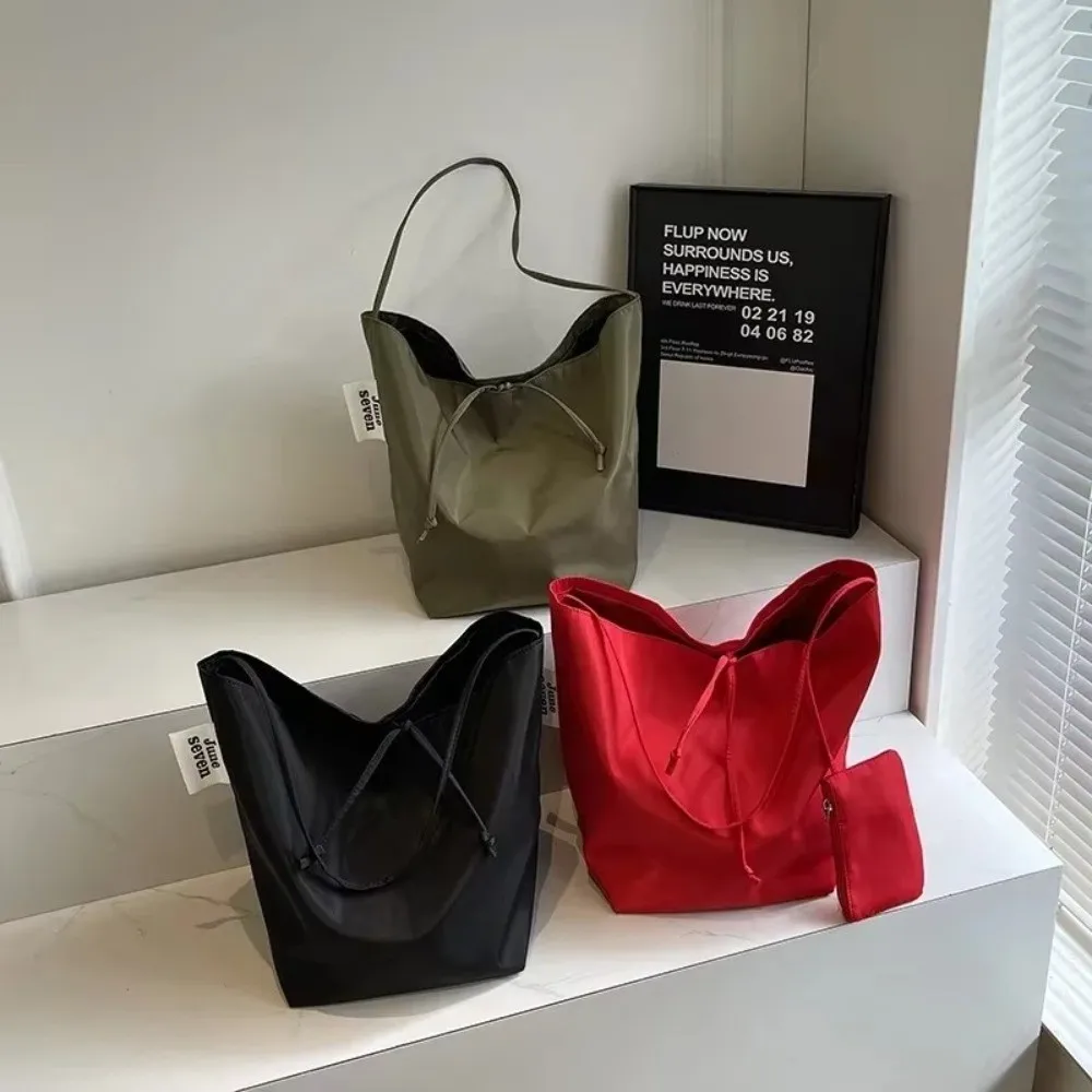 bolsa-de-ombro-de-nylon-macio-em-cores-solidas-grande-capacidade-bolsa-de-designer-simples-e-versatil