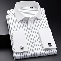 Camisa con gemelos de estilo francés para hombre, corte ajustado, adecuada para ropa formal de negocios. Un top de hombre a rayas y de moda para blanco-co.