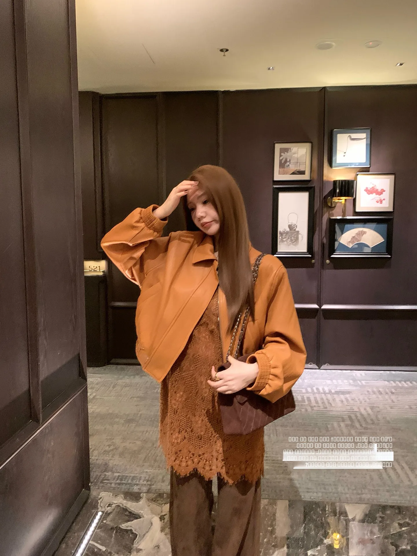 

Cool White Flipped Collar Leather Jaet Sexy Faionable Casual Loose Fit Long Sve Zipper Closure Color Women's Coat