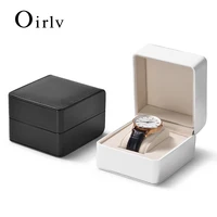 Oirlv Caja de reloj de cuero: exterior premium con forro de ante – Estuche de almacenamiento con ranura única para relojes (opciones de color blanco/negro)