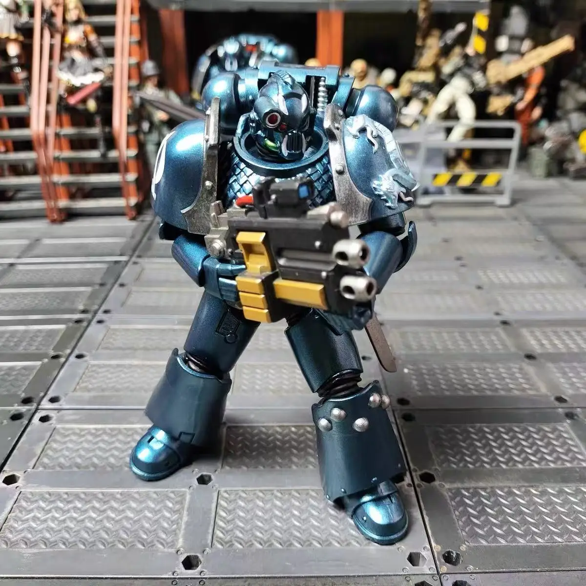 

【JOYTOY】Warhammer The Horus Heresy Alpha Legion Headhunter с комбинированным болтером Banestrike и силовой игрушкой