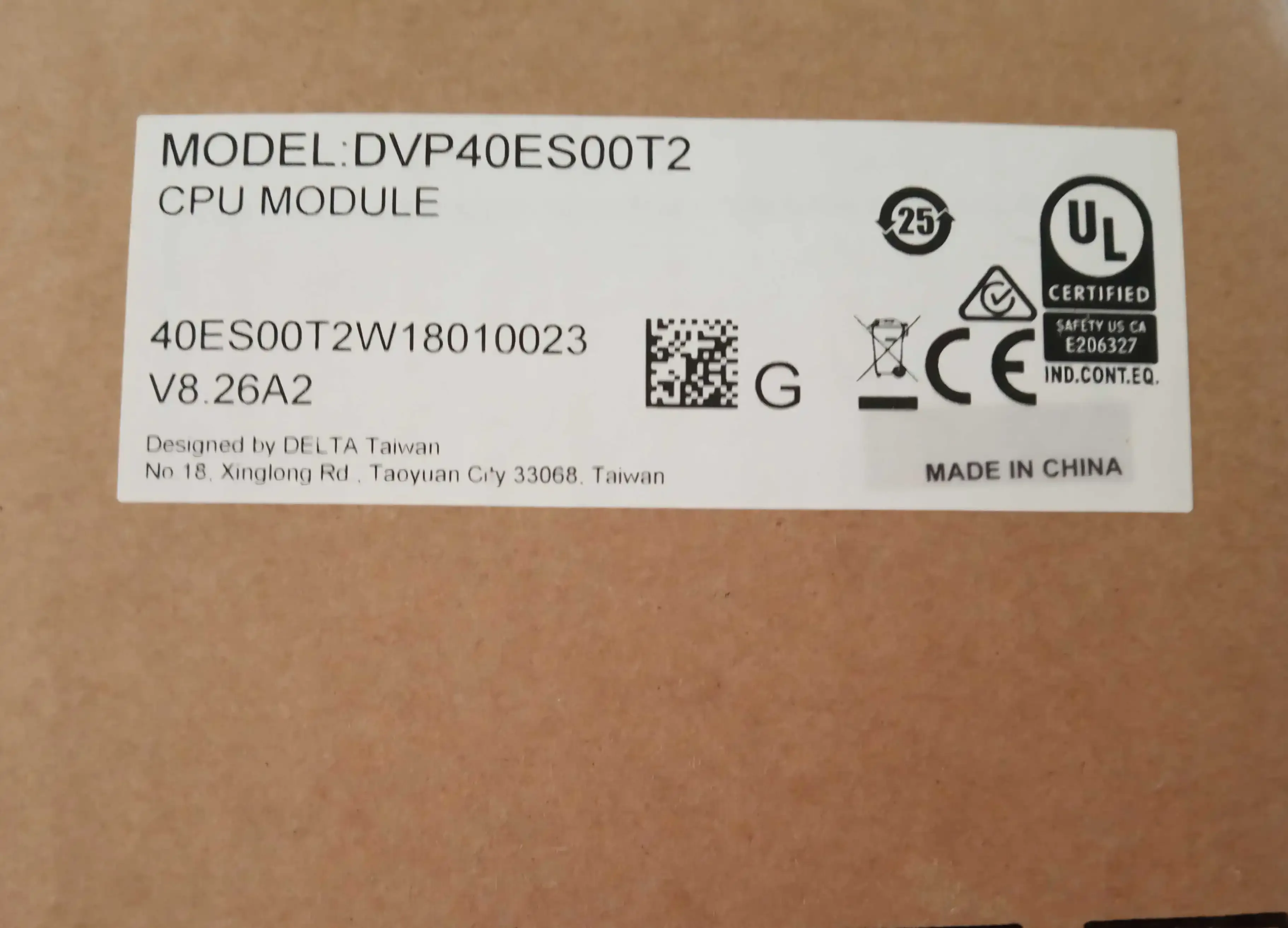 DVP40ES00T2 بقعة تحكم دلتا الأصلية الجديدة القابلة للبرمجة