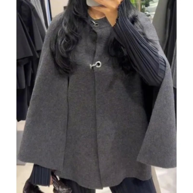 

Women's Clothing Autumn New Fashion Temperament Versatile High-end Solid Color Crew Neck Cape Design Knitted Coat